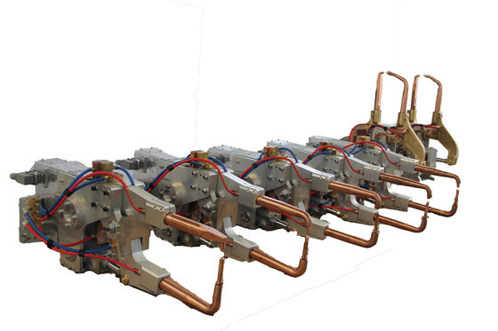 ইলেক্ট্রোম্যাগনেটিক স্কিলিং 500V 200KVA সার্ভো স্পট ওয়েল্ডিং পিস্তল হ্যান্ড হোল্ড